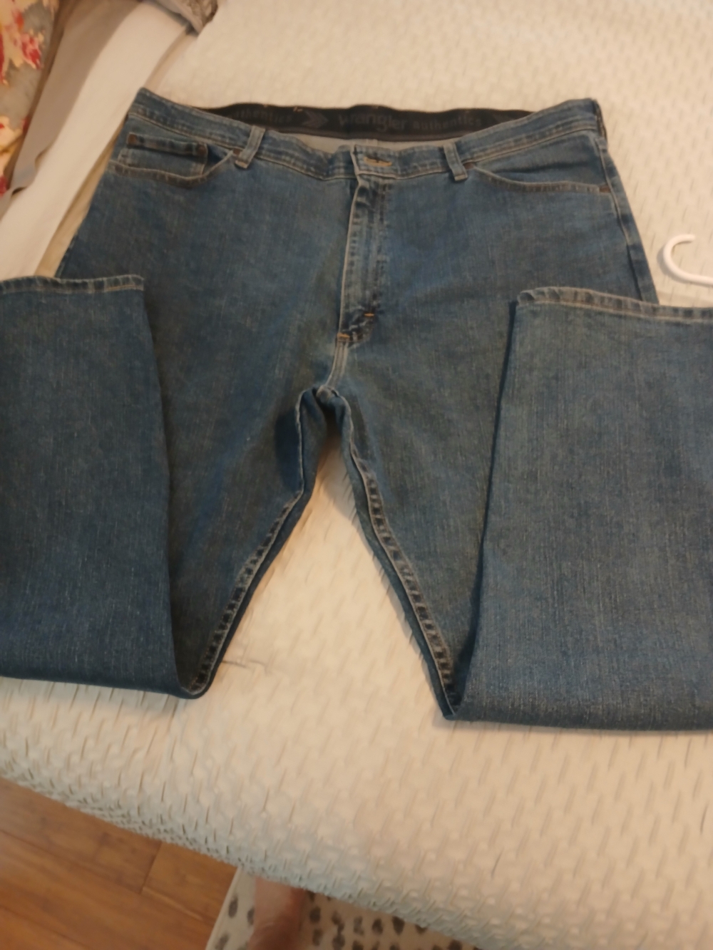 Wrangler Men's Blue Relaxed Fit Jeans